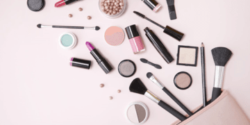 The Allure of Customized Cosmetics: Personalized Makeup Services, Showcasing Unique Beauty