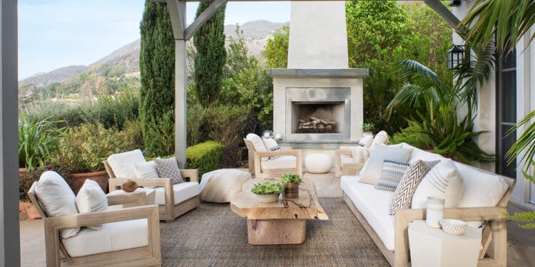 How to Create a Cozy Outdoor Space with the Right Furniture