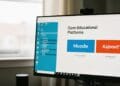 Windows VPS screen showing Moodle and Kahoot! running side by side on a desktop monitor